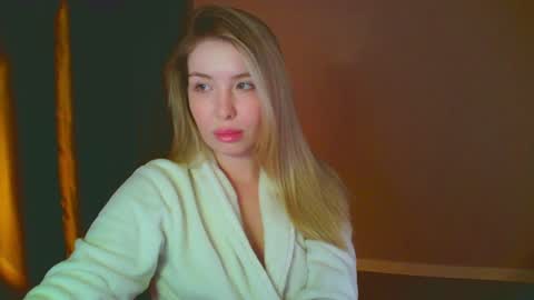 Snapshot of mia_fleur_ chatting on 12-12-24, 10:52 Mia online show from 12-12-24, 10:52