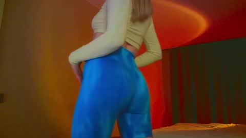 Snapshot of mia_fleur_ chatting on 01-31-25, 02:48 Mia online show from 01-31-25, 02:48