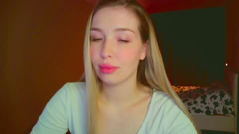 Snapshot of mia_fleur_ chatting on 02-06-25, 02:33 Mia online show from 02-06-25, 02:33