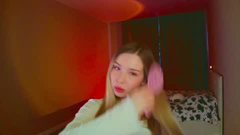 Snapshot of mia_fleur_ chatting on 02-10-25, 06:31 Mia online show from 02-10-25, 06:31