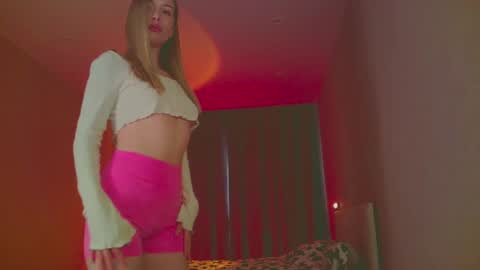 Snapshot of mia_fleur_ chatting on 03-11-25, 04:10 Mia online show from 03-11-25, 04:10