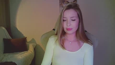 Snapshot of mia_fleur_ chatting on 04-24-26, 07:16 Mia online show from 04-24-26, 07:16