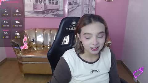 Snapshot of mia_foster_t chatting on 11-07-25, 12:38 Mia online show from 11-07-25, 12:38