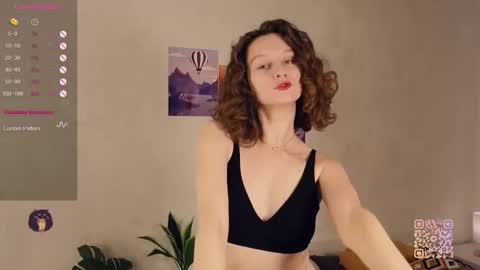 Snapshot of mia_frizz chatting on 09-14-25, 01:32 Mia online show from 09-14-25, 01:32