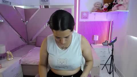 mia_garcia28 online show from 12-01-25, 07:41