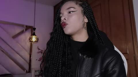 Mia online show from 03-01-26, 03:19