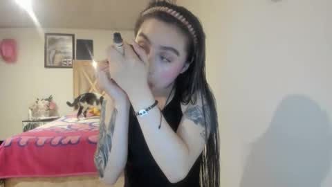 Snapshot of mia_kanee chatting on 10-25-25, 10:26 mia kaneee online show from 10-25-25, 10:26