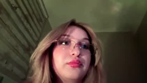 Snapshot of mia_livy chatting on 06-11-26, 08:29 Miaaa online show from 06-11-26, 08:29