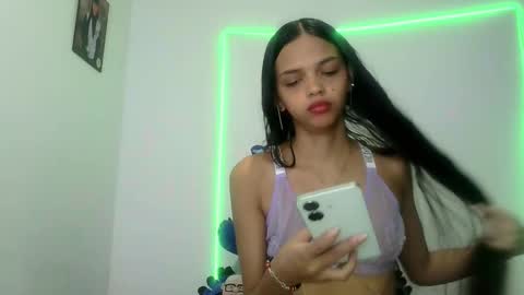 Snapshot of mia_lucy_21 chatting on 10-20-25, 07:47 mia lucy 21 online show from 10-20-25, 07:47