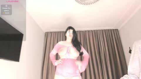 Snapshot of mia_lui chatting on 05-28-26, 01:19 Mia 3 online show from 05-28-26, 01:19