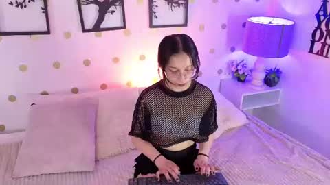 Mia online show from 06-12-26, 11:14