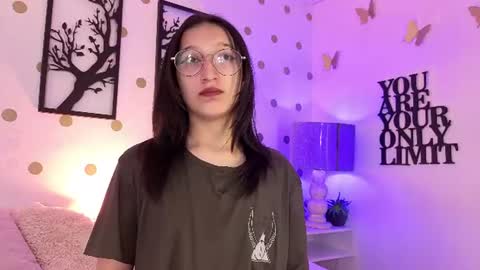 Mia online show from 06-18-26, 11:31