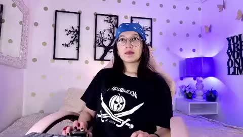 Mia online show from 07-04-26, 11:11