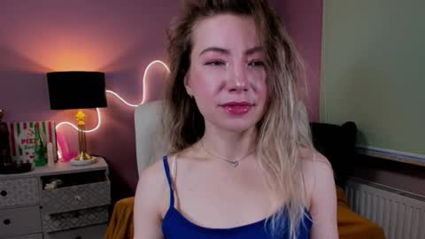 Snapshot of mia_luxx92 chatting on 11-21-25, 07:40 Mia online show from 11-21-25, 07:40