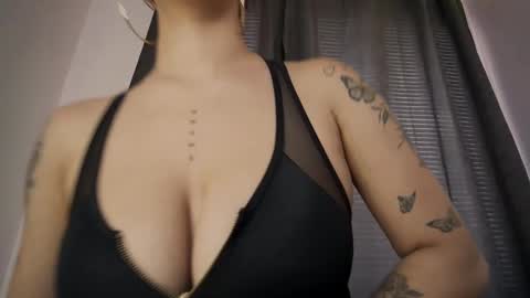 mia independent model online show from 10-03-25, 02:14