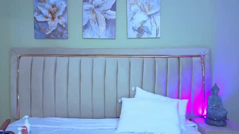 Mia online show from 04-16-26, 12:17