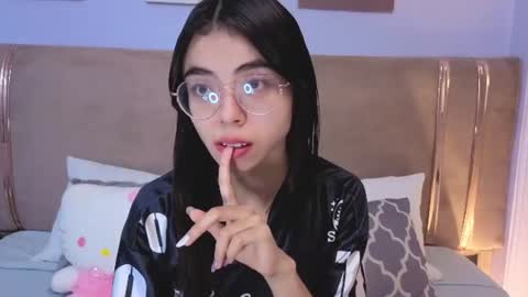Mia online show from 07-15-26, 12:10