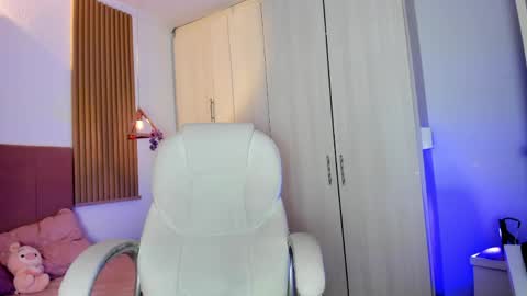 Mia Nevaeh - follow me online show from 05-19-26, 03:40