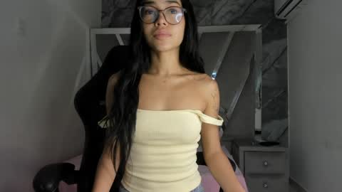 Snapshot of mia_petiteht chatting on 05-08-26, 08:14 mia_petiteht online show from 05-08-26, 08:14