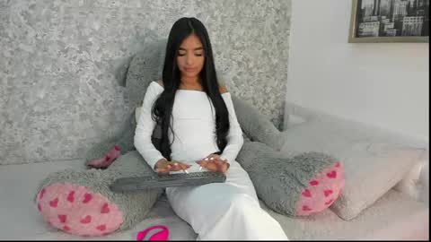 Mia online show from 05-26-26, 02:07