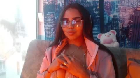 Mia  online show from 07-17-26, 04:34