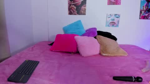 Snapshot of mia_purplee chatting on 11-11-25, 03:17 mia_purplee online show from 11-11-25, 03:17