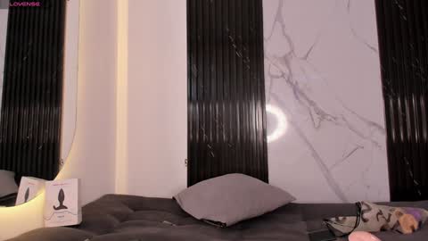 Snapshot of mia_ravenn chatting on 12-03-24, 09:01 Mia online show from 12-03-24, 09:01