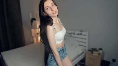 Mia online show from 03-12-25, 11:20