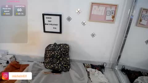 Snapshot of mia_reys chatting on 10-18-25, 11:44 mia reys online show from 10-18-25, 11:44