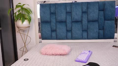 mia online show from 04-15-26, 05:25