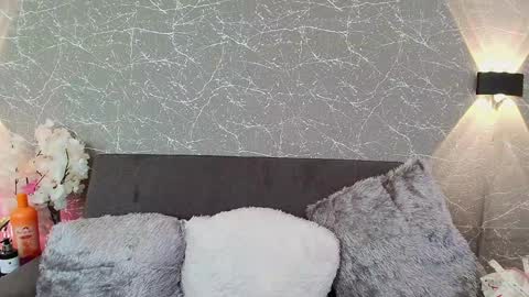 Snapshot of mia_roux13 chatting on 01-16-25, 06:48 Mia Roux online show from 01-16-25, 06:48