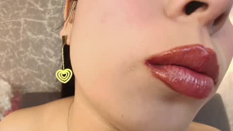 Snapshot of mia_roux13 chatting on 01-21-25, 12:36 Mia Roux online show from 01-21-25, 12:36