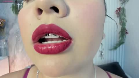 Snapshot of mia_roux13 chatting on 11-08-25, 01:50 Mia Roux online show from 11-08-25, 01:50