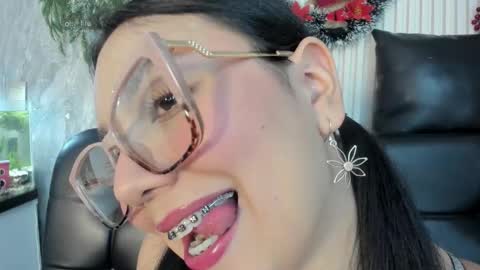 Snapshot of mia_roux13 chatting on 11-20-25, 04:01 Mia Roux online show from 11-20-25, 04:01