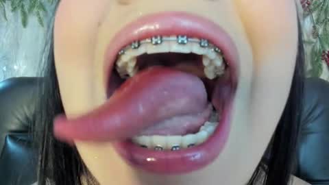 Snapshot of mia_roux13 chatting on 11-30-25, 05:22 Mia Roux online show from 11-30-25, 05:22