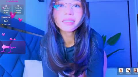 Mia online show from 05-15-26, 09:33