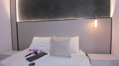 M I A online show from 04-07-26, 12:16