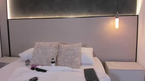 M I A online show from 04-20-26, 12:19