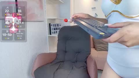 Mia online show from 01-08-26, 05:43