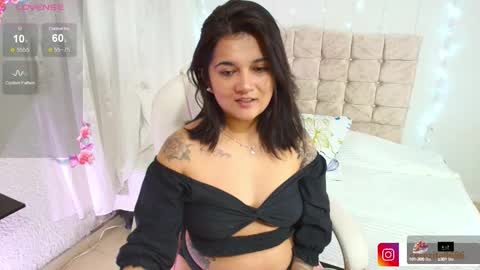 Snapshot of mia_traveluxe chatting on 09-26-25, 02:48 Mia online show from 09-26-25, 02:48