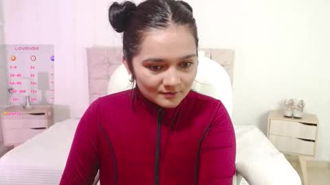 Snapshot of mia_traveluxe chatting on 10-18-25, 12:35 Mia online show from 10-18-25, 12:35