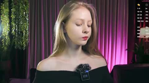 Mia online show from 12-05-25, 02:58