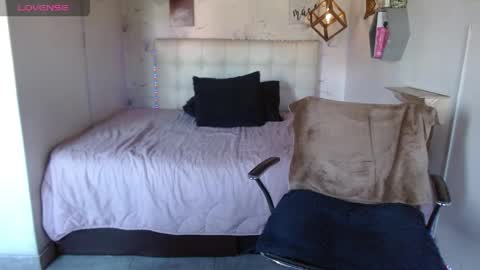 MIA  online show from 04-12-26, 01:38