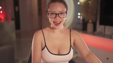 VixenMia online show from 05-19-26, 03:57