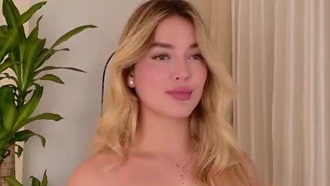 Mia White  online show from 07-09-26, 03:38