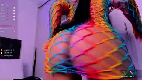 Snapshot of mia_world_ chatting on 12-20-24, 02:08 online show from 12-20-24, 02:08