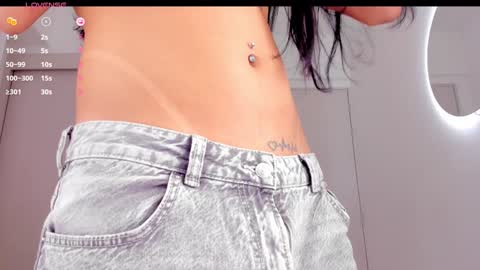 Snapshot of mia_yourmommy chatting on 12-09-24, 04:01 online show from 12-09-24, 04:01