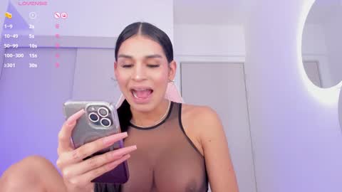 Snapshot of mia_yourmommy chatting on 12-17-24, 09:17 online show from 12-17-24, 09:17