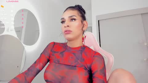 Snapshot of mia_yourmommy chatting on 02-05-25, 06:56 online show from 02-05-25, 06:56