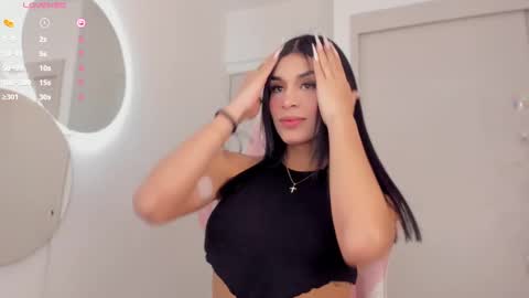 Snapshot of mia_yourmommy chatting on 02-10-25, 10:09 online show from 02-10-25, 10:09